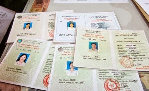 Có nên làm bằng đại học giả hay không?